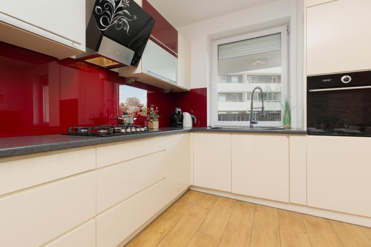 Apartment Metro Targowek Spacious With Parking By Renters