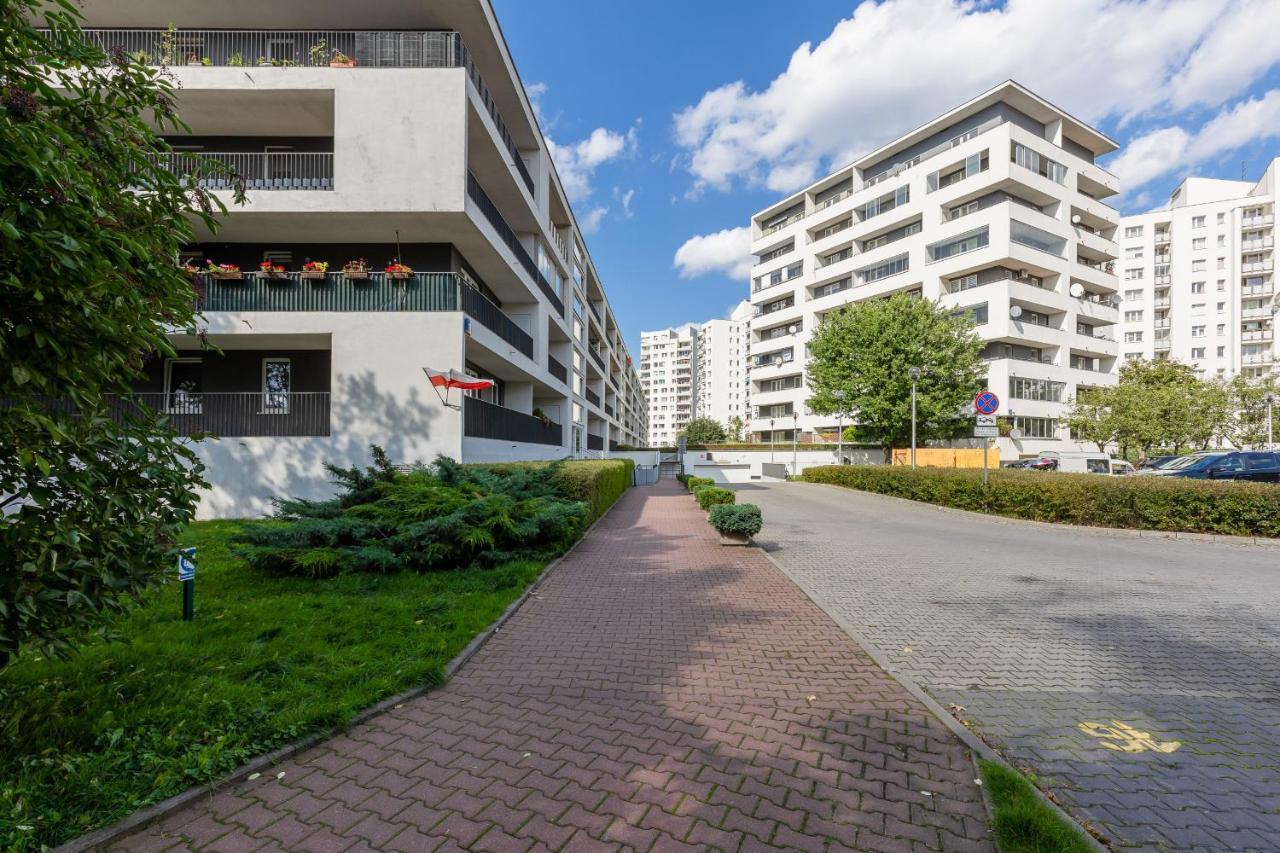 Metro Targowek Spacious With Parking By Renters Apartment