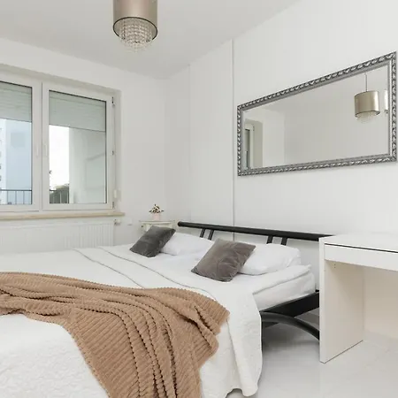 Metro Targowek Spacious Apartment With Parking By Noclegi Renters Warsaw Exterior photo