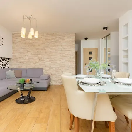 Metro Targowek Spacious Apartment With Parking By Noclegi Renters Warsaw Exterior photo