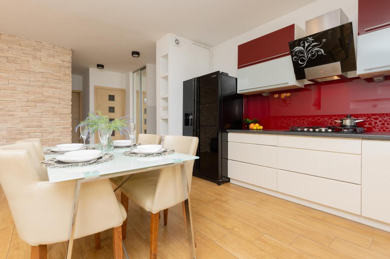 Metro Targowek Spacious With Parking By Renters Varsavia